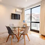 شقة Stylish Flat With Workspace & Garage By Hostwise