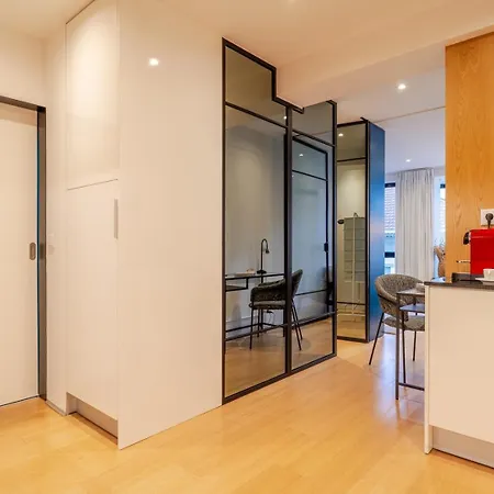 Apartament Stylish Flat With Workspace & Garage By Hostwise *