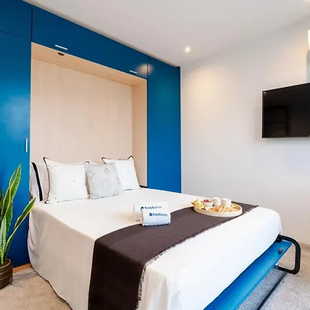 Apartament Stylish Flat With Workspace & Garage By Hostwise *