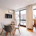 아파트 Stylish Flat With Workspace & Garage By Hostwise