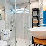 아파트 Stylish Flat With Workspace & Garage By Hostwise 포르투