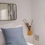 아파트 Stylish Flat With Workspace & Garage By Hostwise *