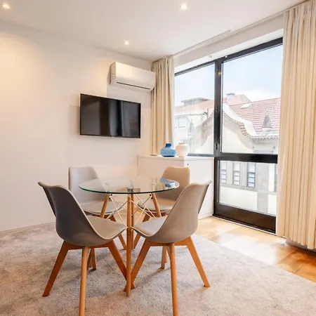 Apartment Stylish Flat With Workspace & Garage By Hostwise