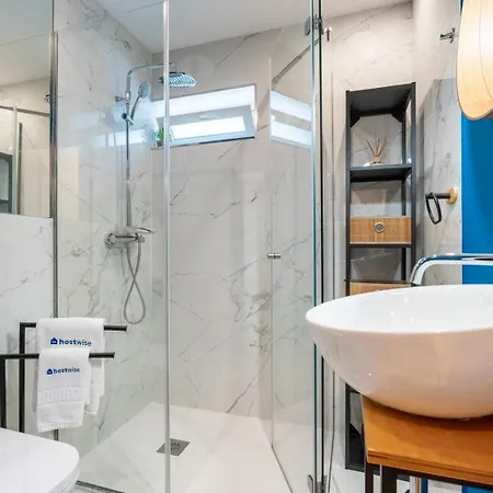 Apartment Stylish Flat With Workspace & Garage By Hostwise Porto