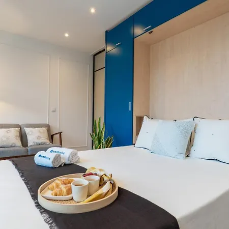 Stylish Flat With Workspace & Garage By Hostwise Porto