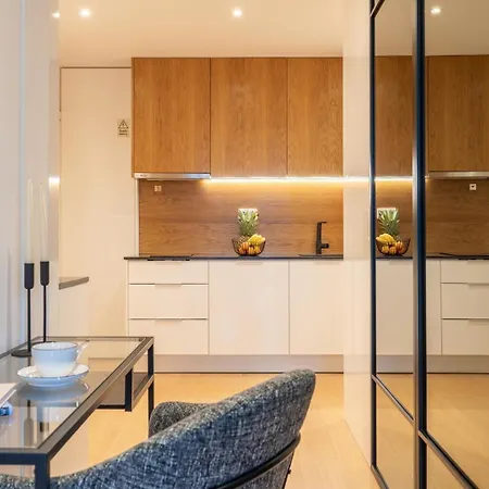 Stylish Flat With Workspace & Garage By Hostwise