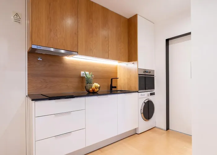 Stylish Flat With Workspace & Garage By Hostwise ポルト