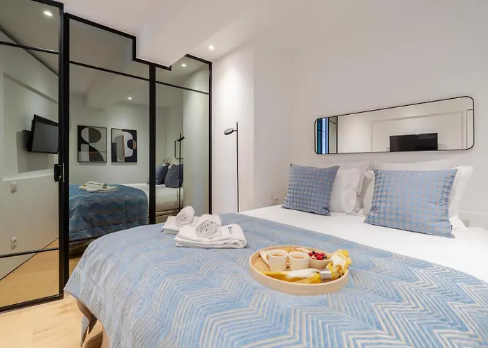 アパート Stylish Flat With Workspace & Garage By Hostwise