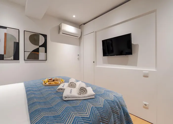 Stylish Flat With Workspace & Garage By Hostwise דירה *