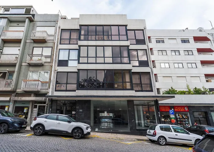 דירה Stylish Flat With Workspace & Garage By Hostwise