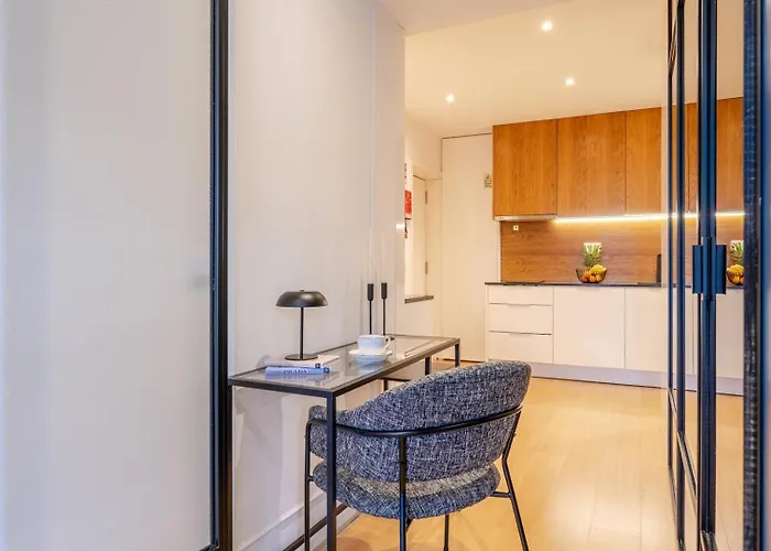 Stylish Flat With Workspace & Garage By Hostwise *