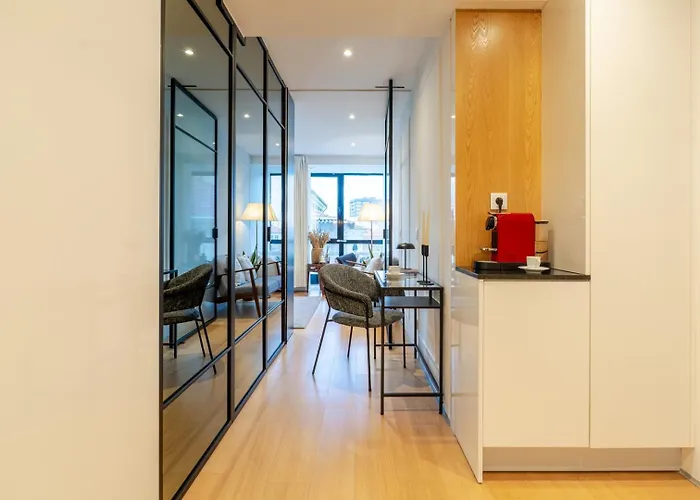 Stylish Flat With Workspace & Garage By Hostwise * פורטו