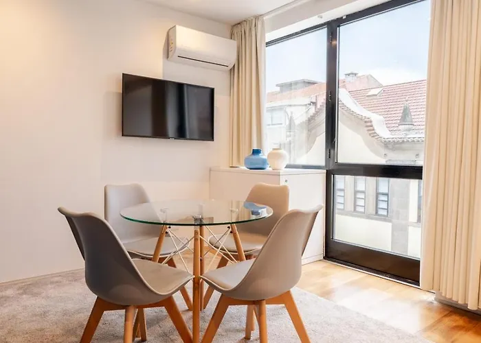 דירה Stylish Flat With Workspace & Garage By Hostwise