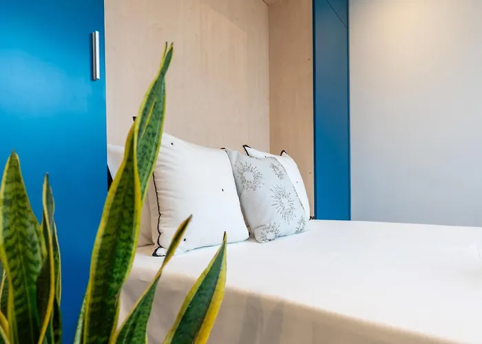 Stylish Flat With Workspace & Garage By Hostwise *