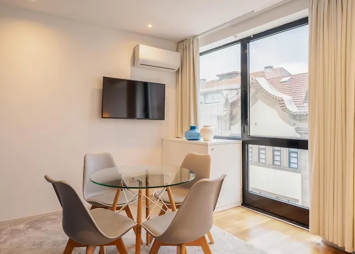 Stylish Flat With Workspace & Garage By Hostwise Oporto