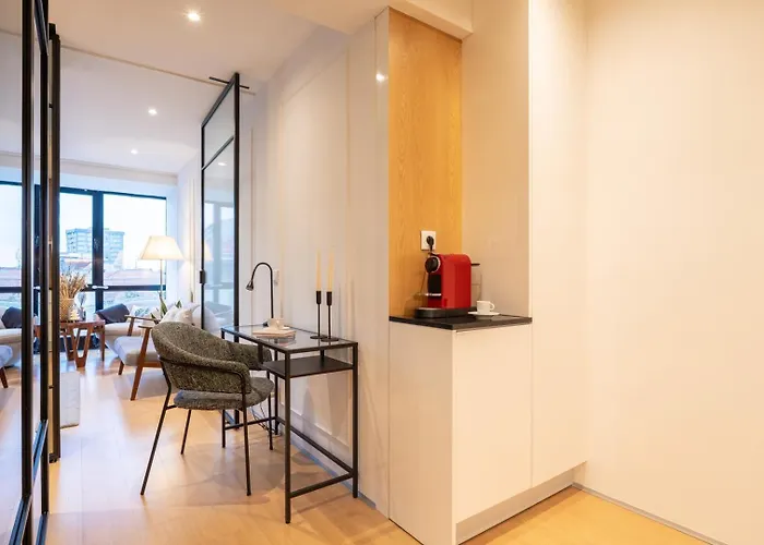 Stylish Flat With Workspace & Garage By Hostwise Apartmán