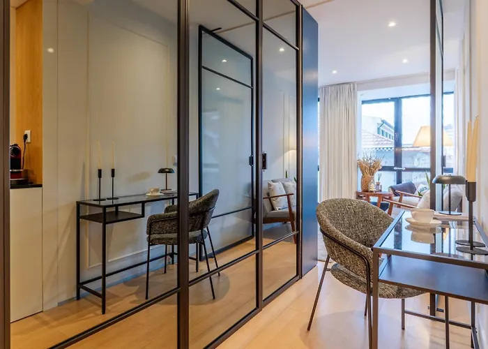 Stylish Flat With Workspace & Garage By Hostwise פורטו