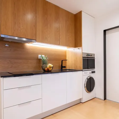 Stylish Flat With Workspace & Garage By Hostwise Oporto