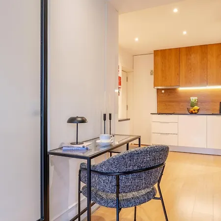 Stylish Flat With Workspace & Garage By Hostwise *