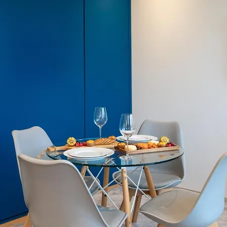 Stylish Flat With Workspace & Garage By Hostwise Oporto