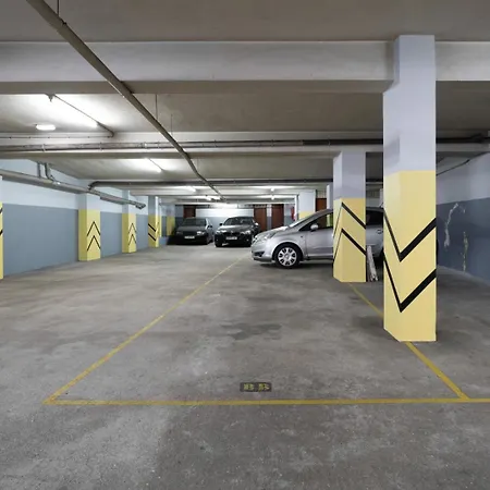 Stylish Flat With Workspace & Garage By Hostwise