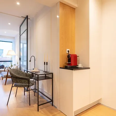 Stylish Flat With Workspace & Garage By Hostwise Appartement