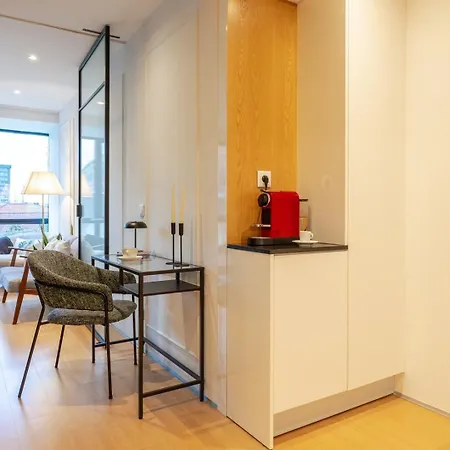 Stylish Flat With Workspace & Garage By Hostwise