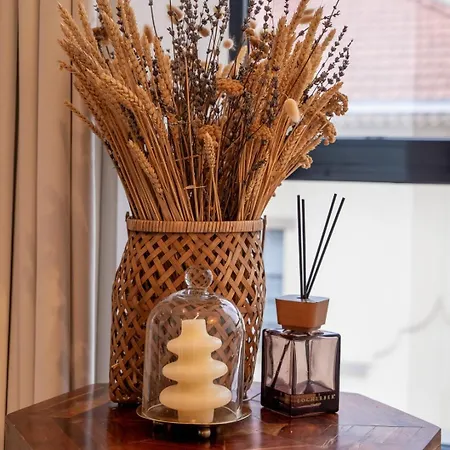 Appartement Stylish Flat With Workspace & Garage By Hostwise Oporto