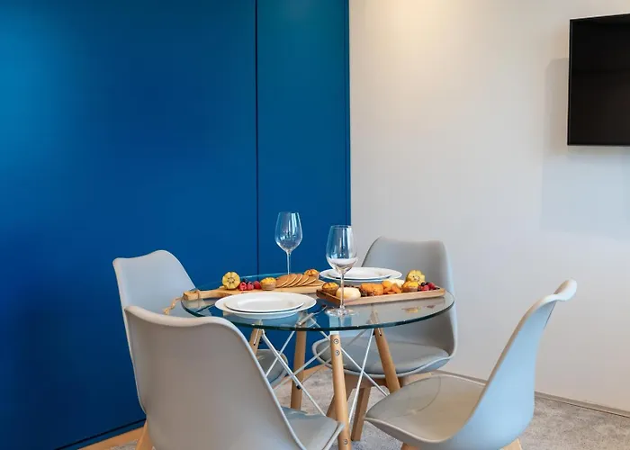 Stylish Flat With Workspace & Garage By Hostwise Porto