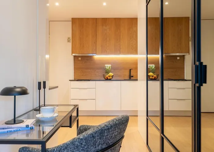 Stylish Flat With Workspace & Garage By Hostwise